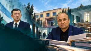 Иккита расмий шахс саҳнаси, мактаб биноси ва синфхона фонида. Ҳужжатлар столда ётибди.